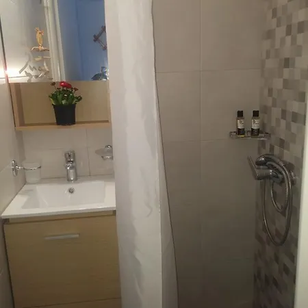 Lora Plaka بيت ريفي *